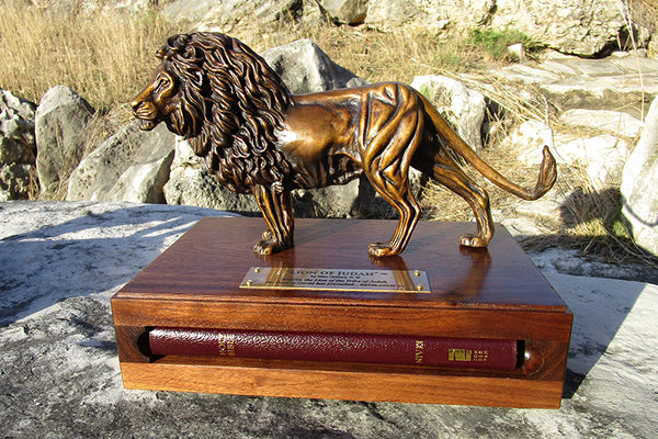 "Lion of Judah" Bronze 1/12 Life-size Sculpture (with Bible)